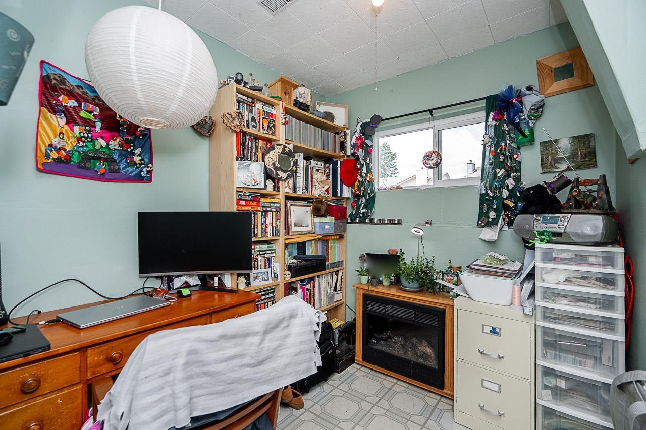 Photo 13 of 26842 32 A Avenue, Langley BC