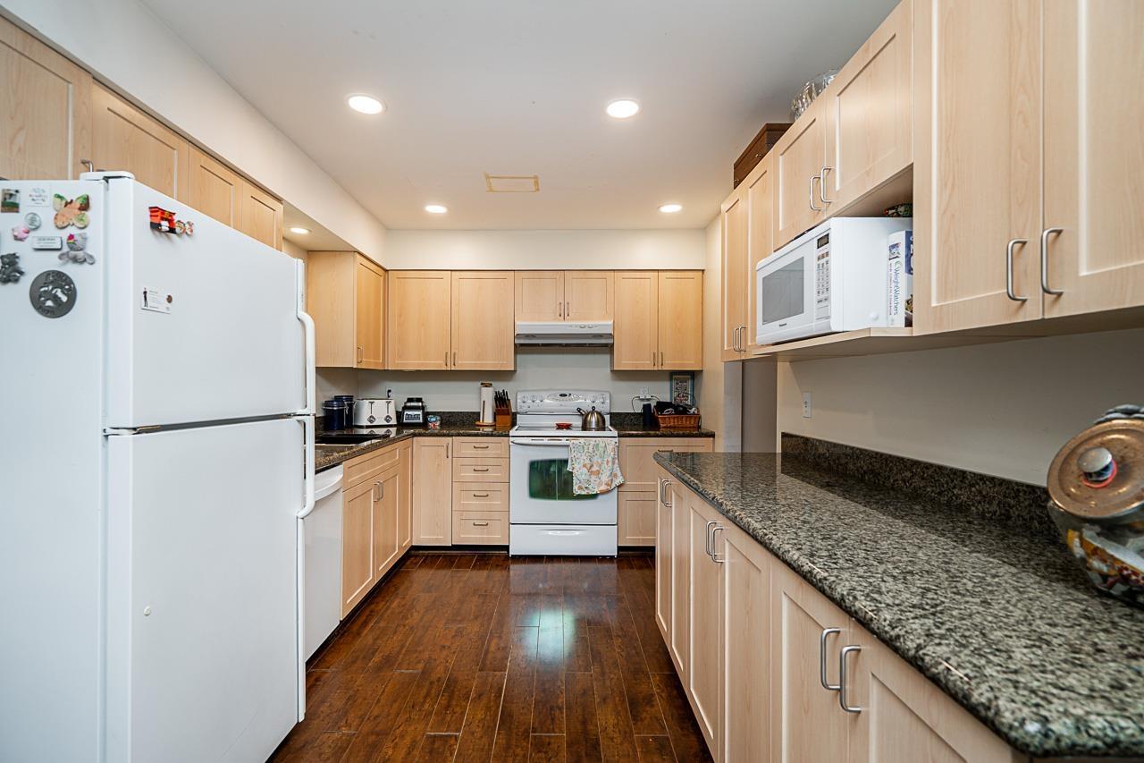Photo 5 of 26842 32 A Avenue, Langley BC
