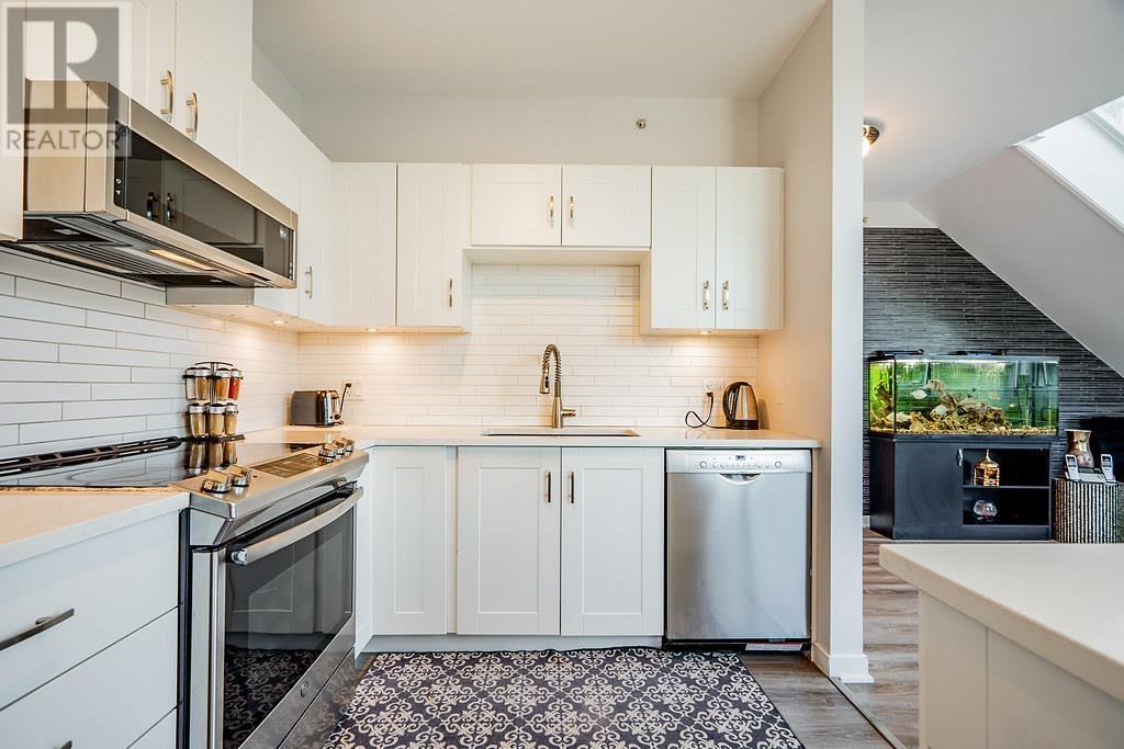 Photo 10 of 304 2225 Holdom Avenue, Burnaby BC