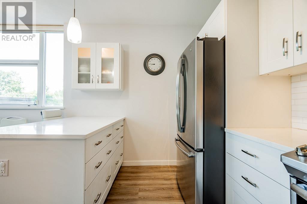 Photo 12 of 304 2225 Holdom Avenue, Burnaby BC