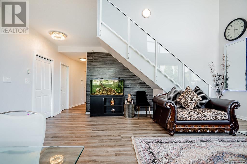 Photo 4 of 304 2225 Holdom Avenue, Burnaby BC