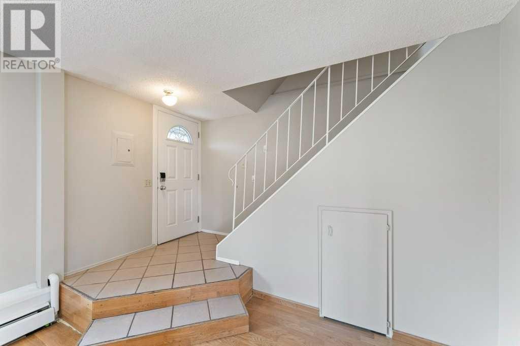 Single Family House for Sale in    Street SW Glenbrook Calgary 