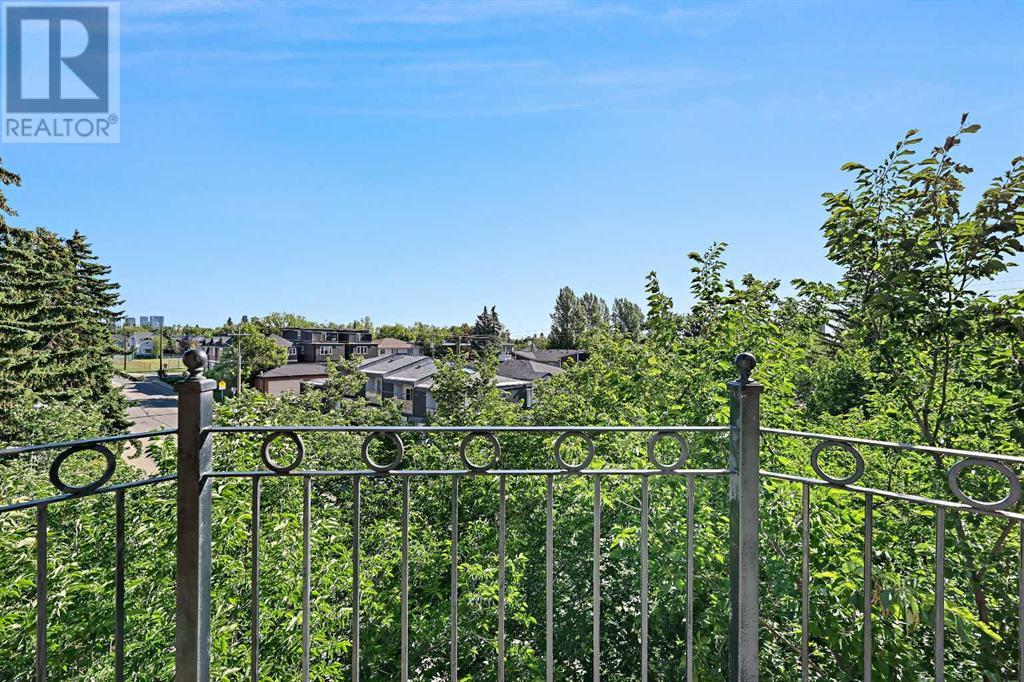 Single Family House for Sale in    Street SW Windsor Park Calgary 