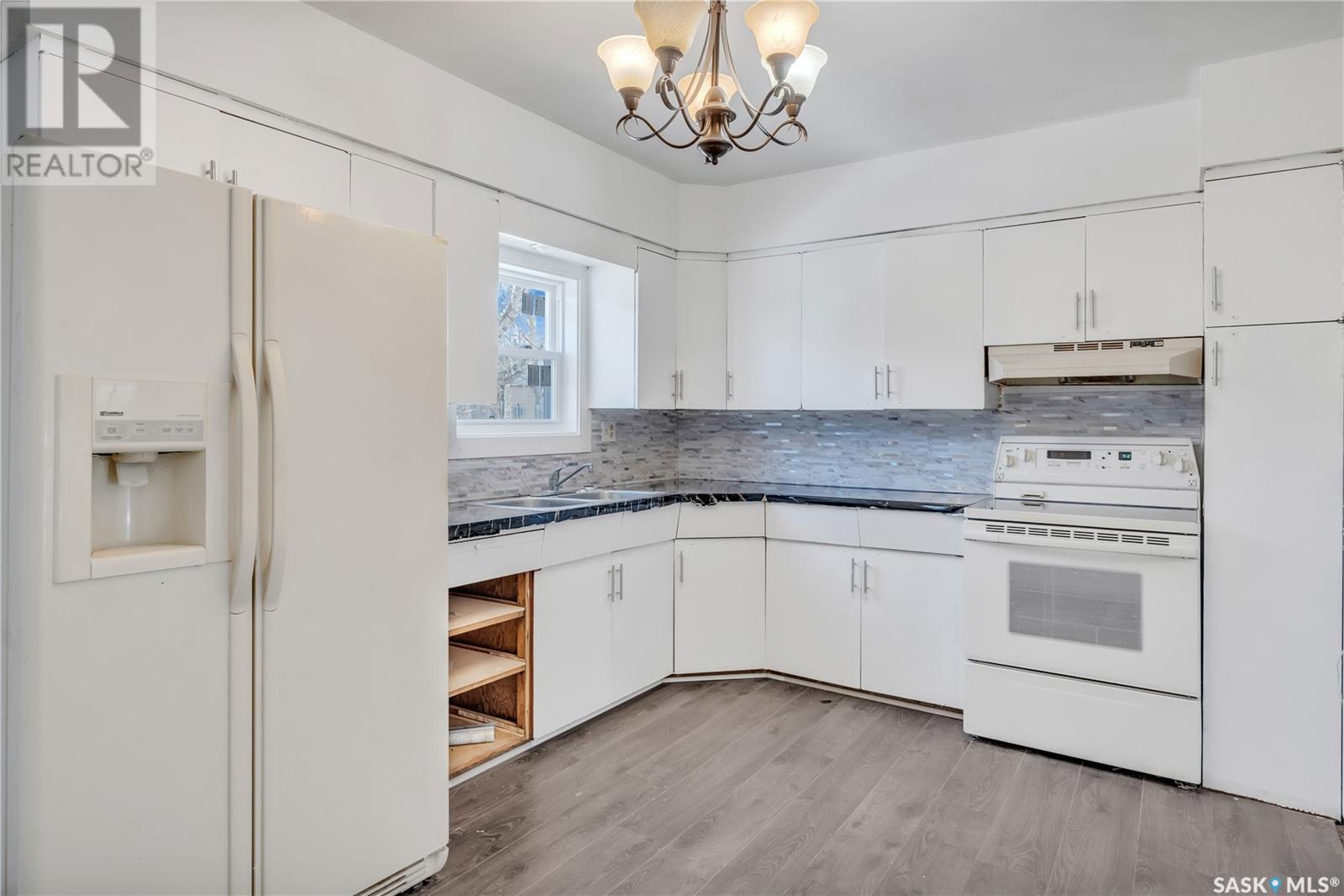 Photo 39 of 210 Oriole Avenue, Briercrest SK