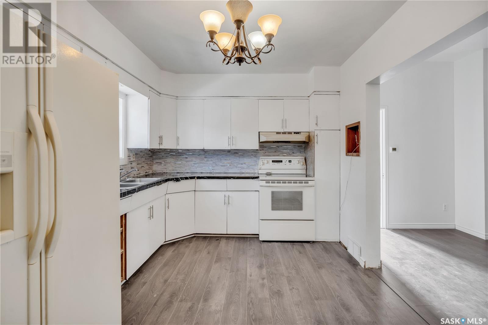 Photo 35 of 210 Oriole Avenue, Briercrest SK