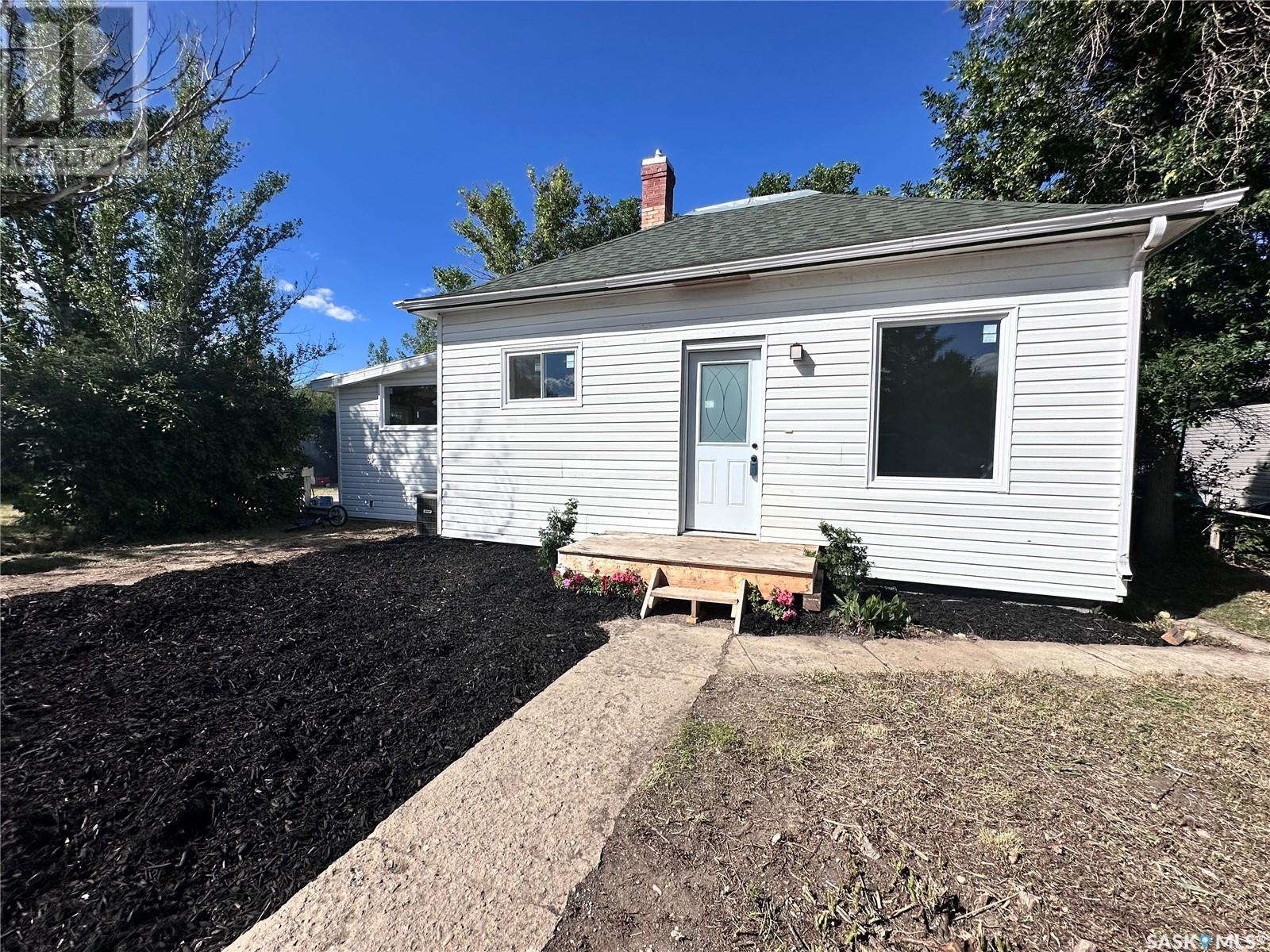 Photo 38 of 210 Oriole Avenue, Briercrest SK