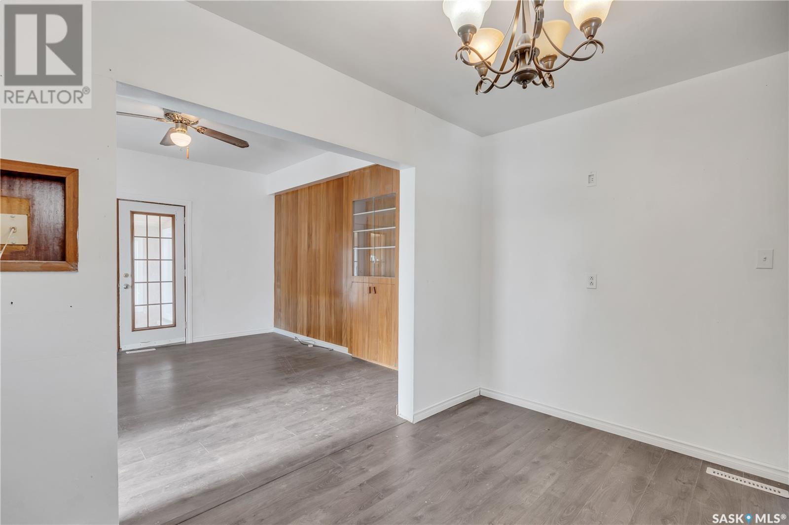 Photo 32 of 210 Oriole Avenue, Briercrest SK