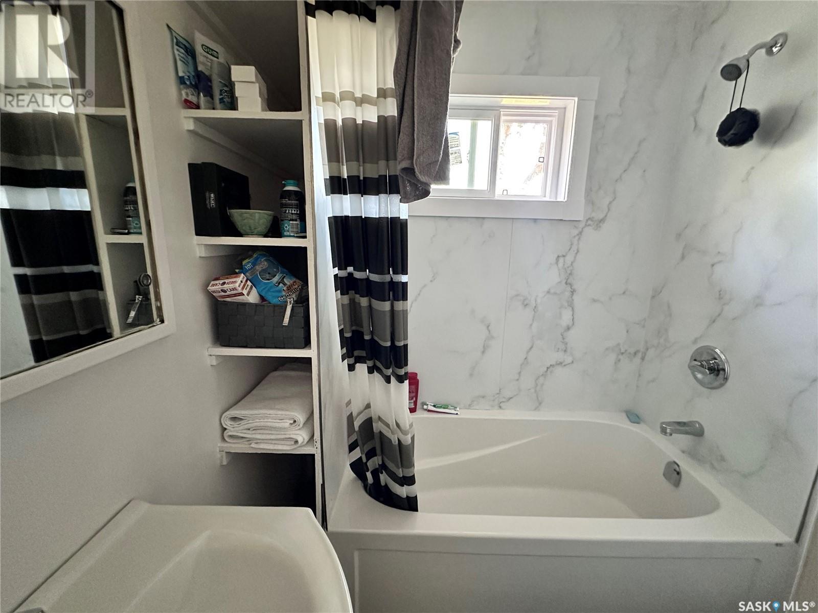 Photo 23 of 210 Oriole Avenue, Briercrest SK