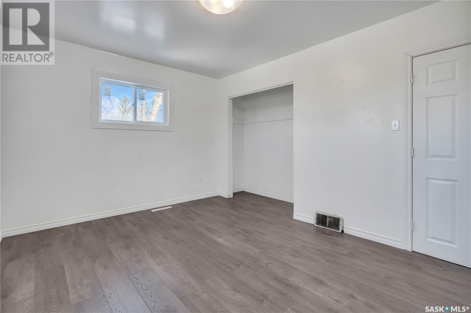 Photo 15 of 210 Oriole Avenue, Briercrest SK