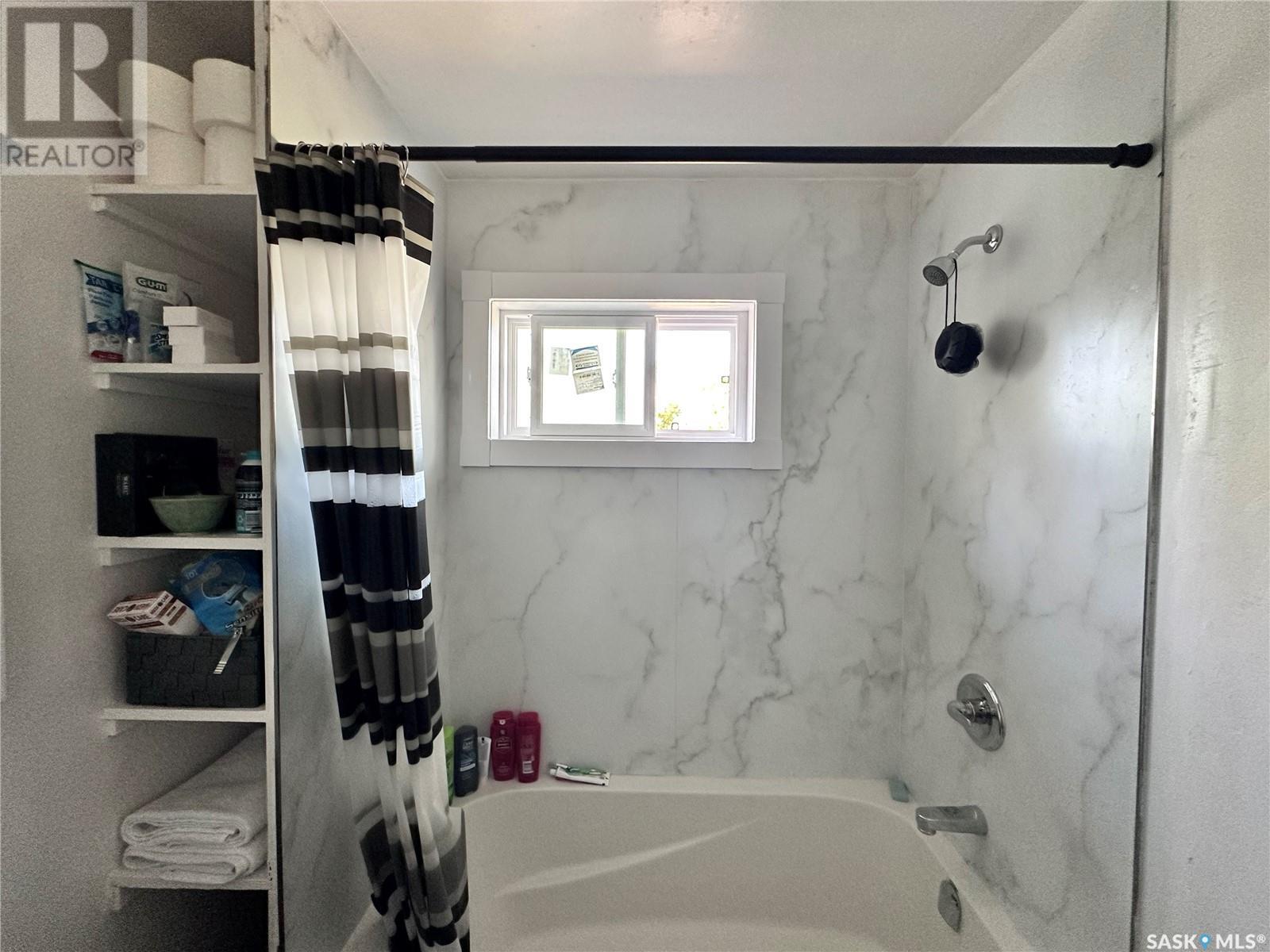 Photo 24 of 210 Oriole Avenue, Briercrest SK