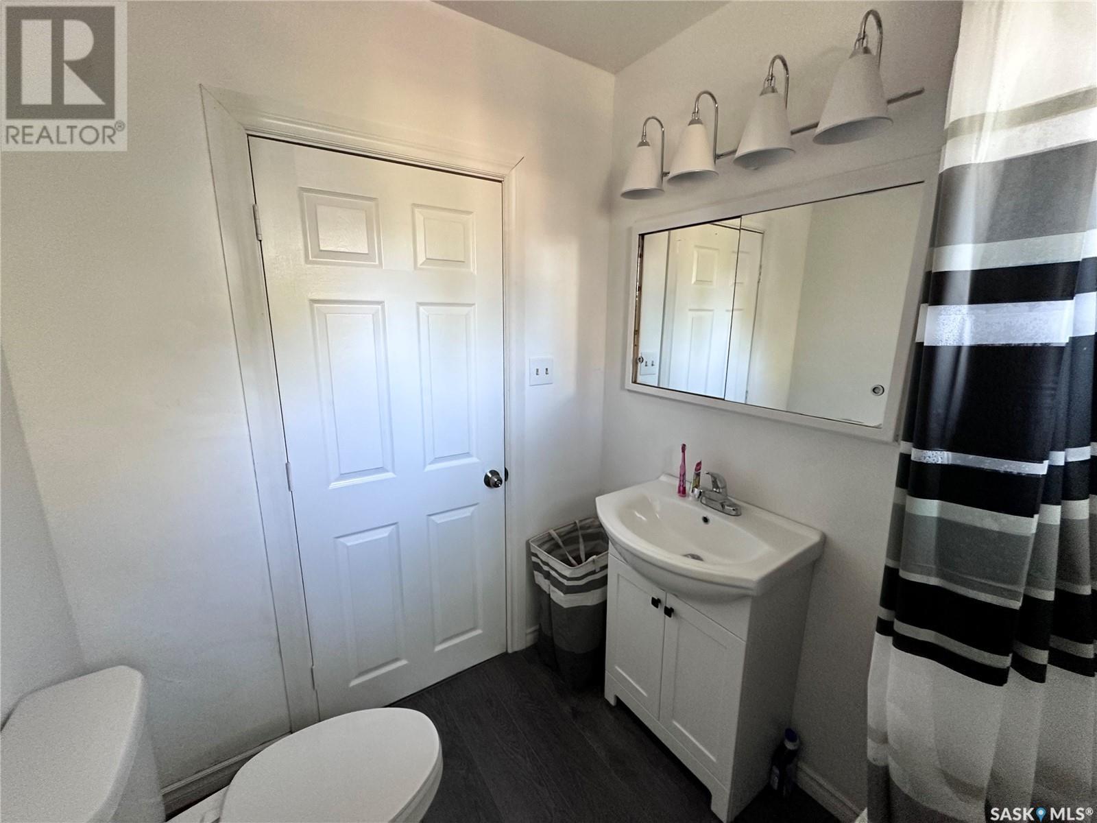 Photo 22 of 210 Oriole Avenue, Briercrest SK