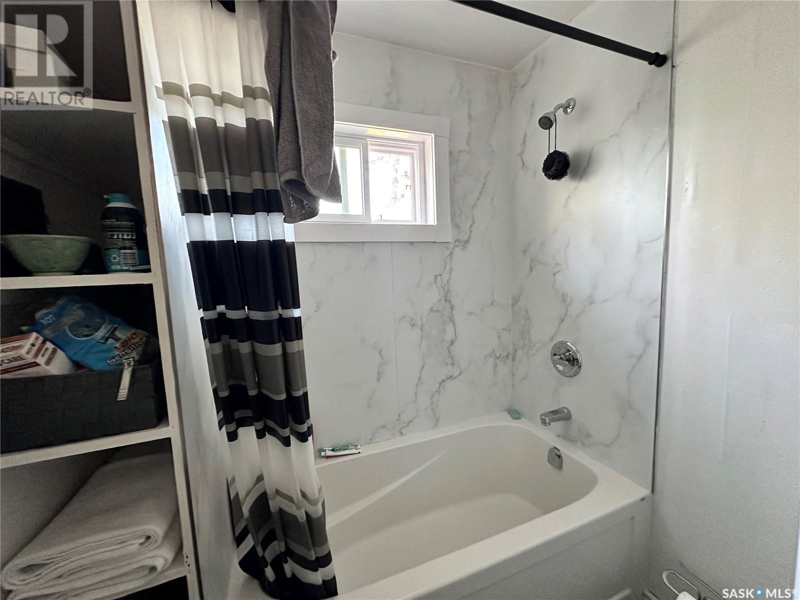Photo 21 of 210 Oriole Avenue, Briercrest SK