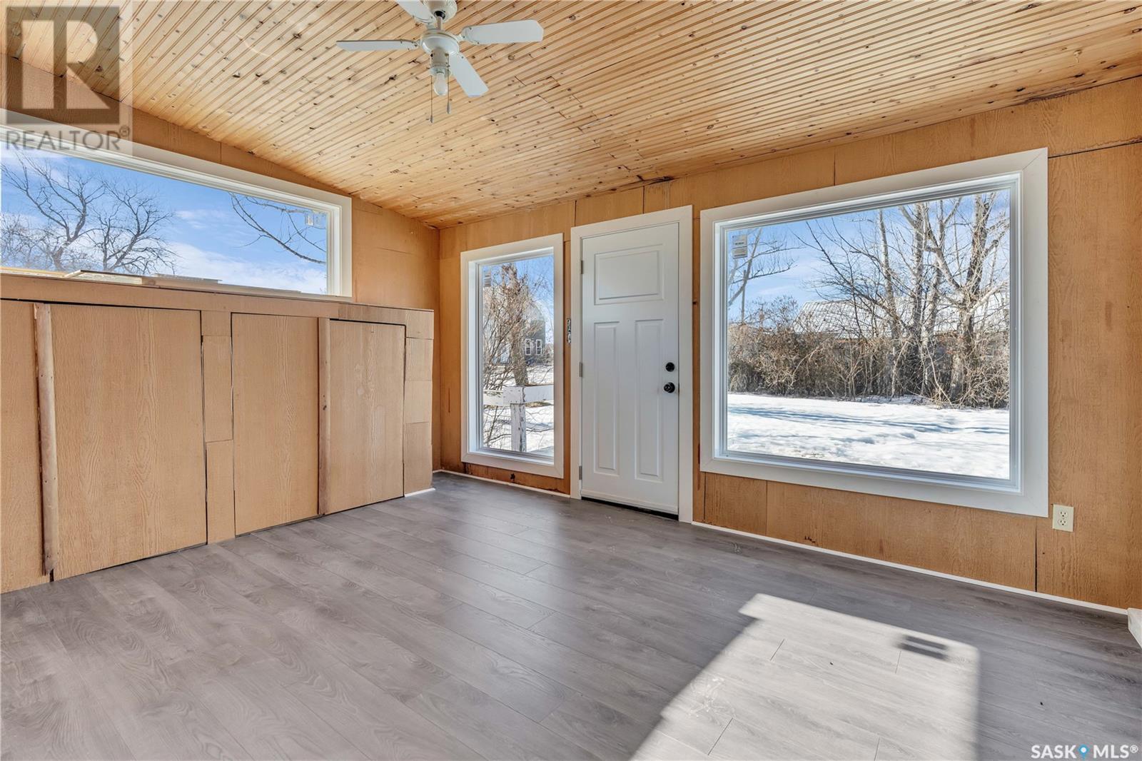 Photo 10 of 210 Oriole Avenue, Briercrest SK