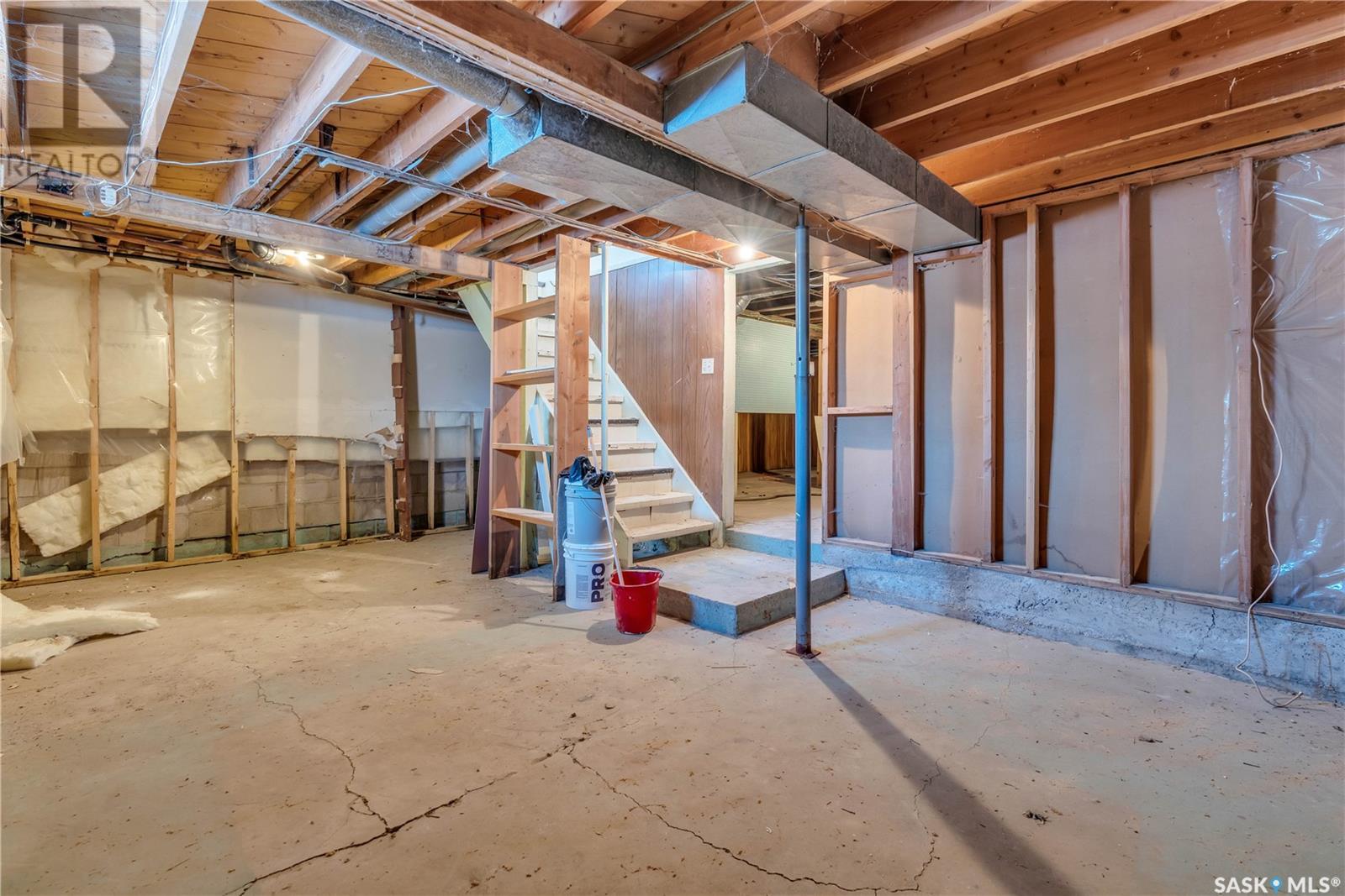Photo 27 of 210 Oriole Avenue, Briercrest SK