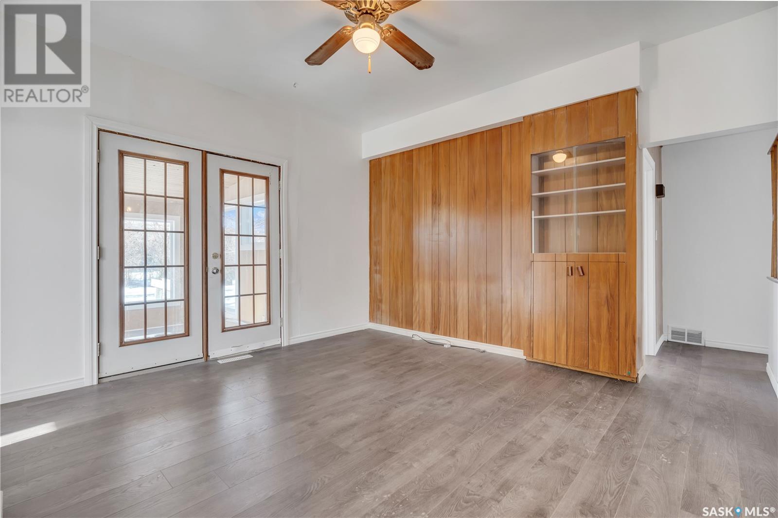 Photo 3 of 210 Oriole Avenue, Briercrest SK