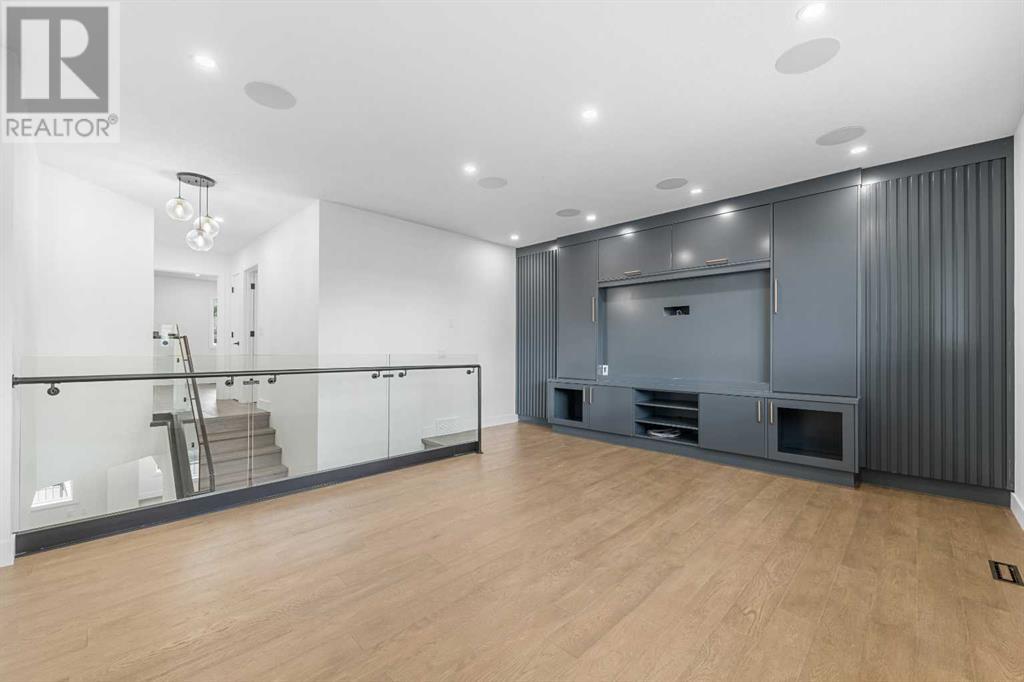 Single Family House for Sale in  Spring Crescent SW Springbank Hill Calgary 