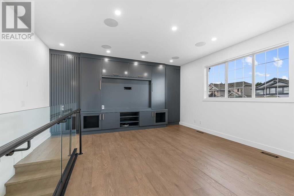 Single Family House for Sale in  Spring Crescent SW Springbank Hill Calgary 