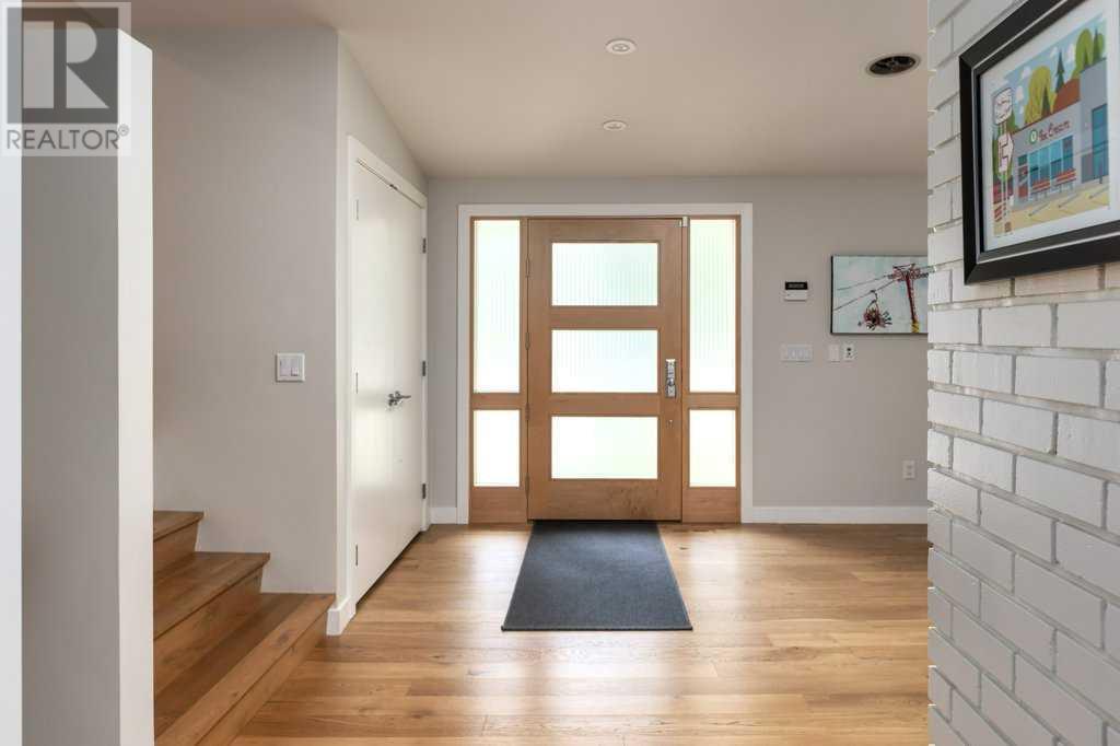 Single Family House 4 Level for Sale in  Massey Place SW Mayfair Calgary 