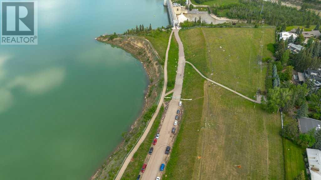 Single Family House 4 Level for Sale in  Massey Place SW Mayfair Calgary 