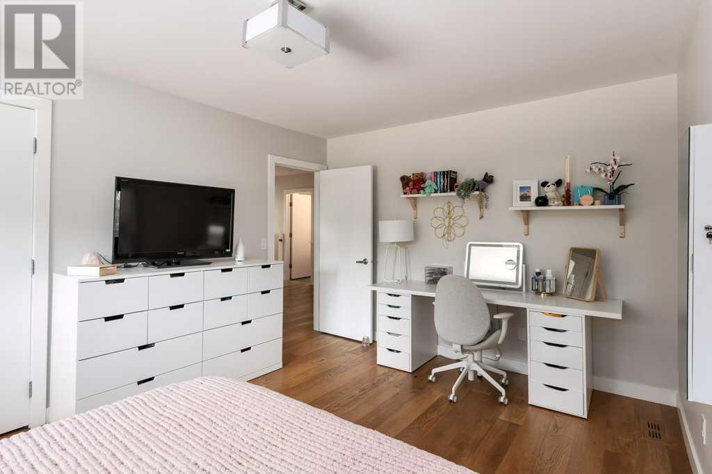 Single Family House 4 Level for Sale in  Massey Place SW Mayfair Calgary 