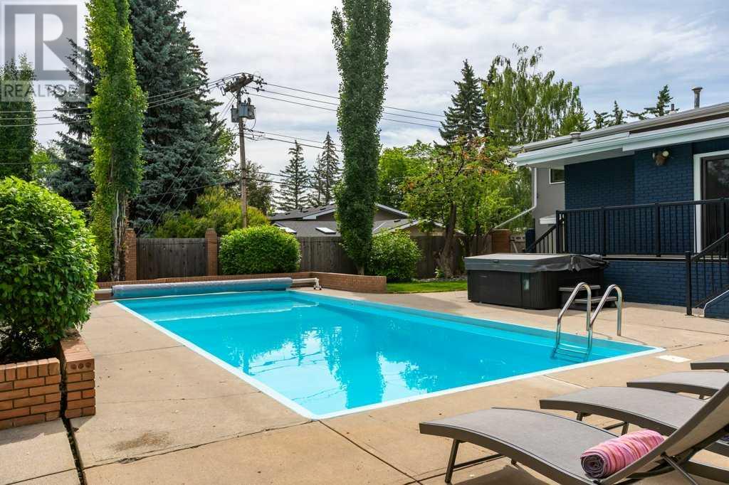 Single Family House 4 Level for Sale in  Massey Place SW Mayfair Calgary 