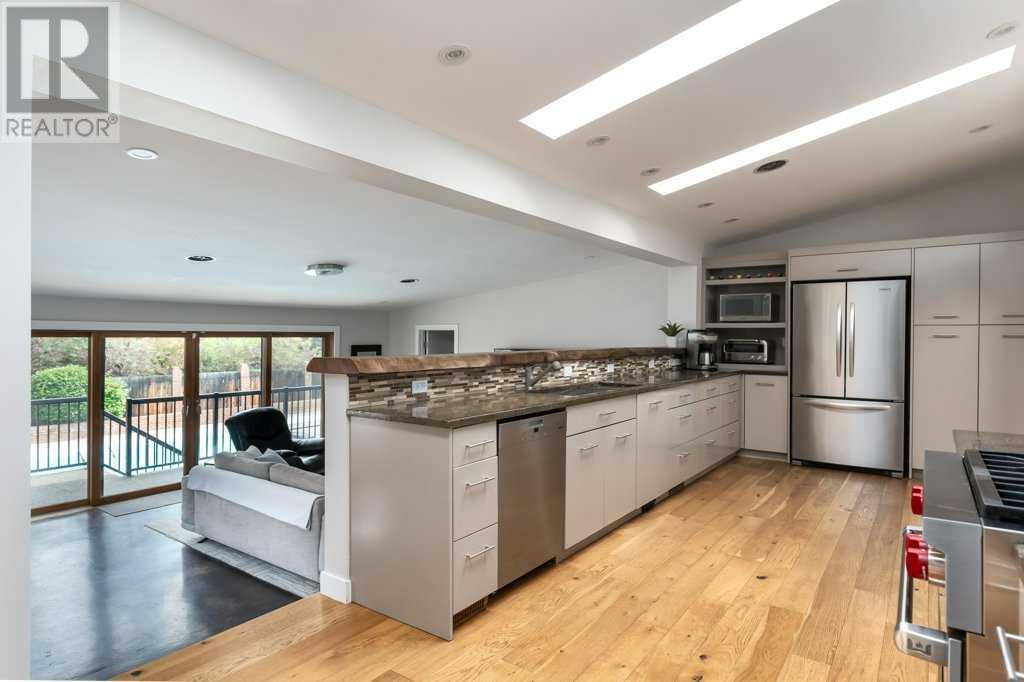Single Family House 4 Level for Sale in  Massey Place SW Mayfair Calgary 