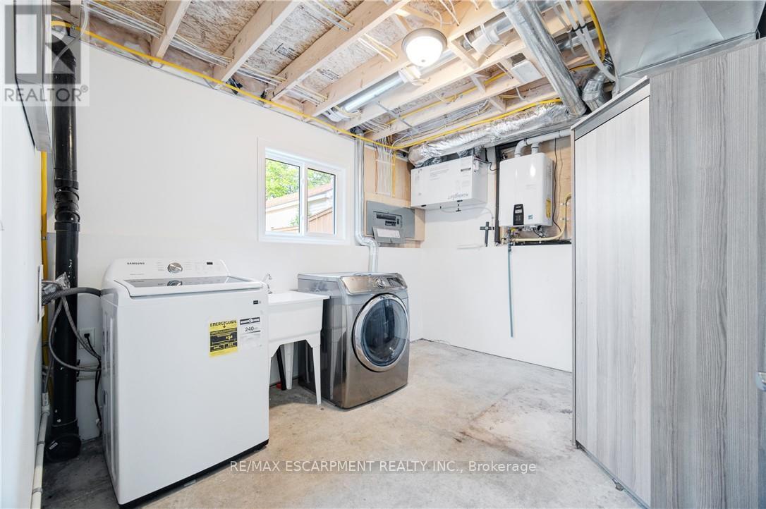 Photo 8 of 25 Patterson Drive, Brantford ON