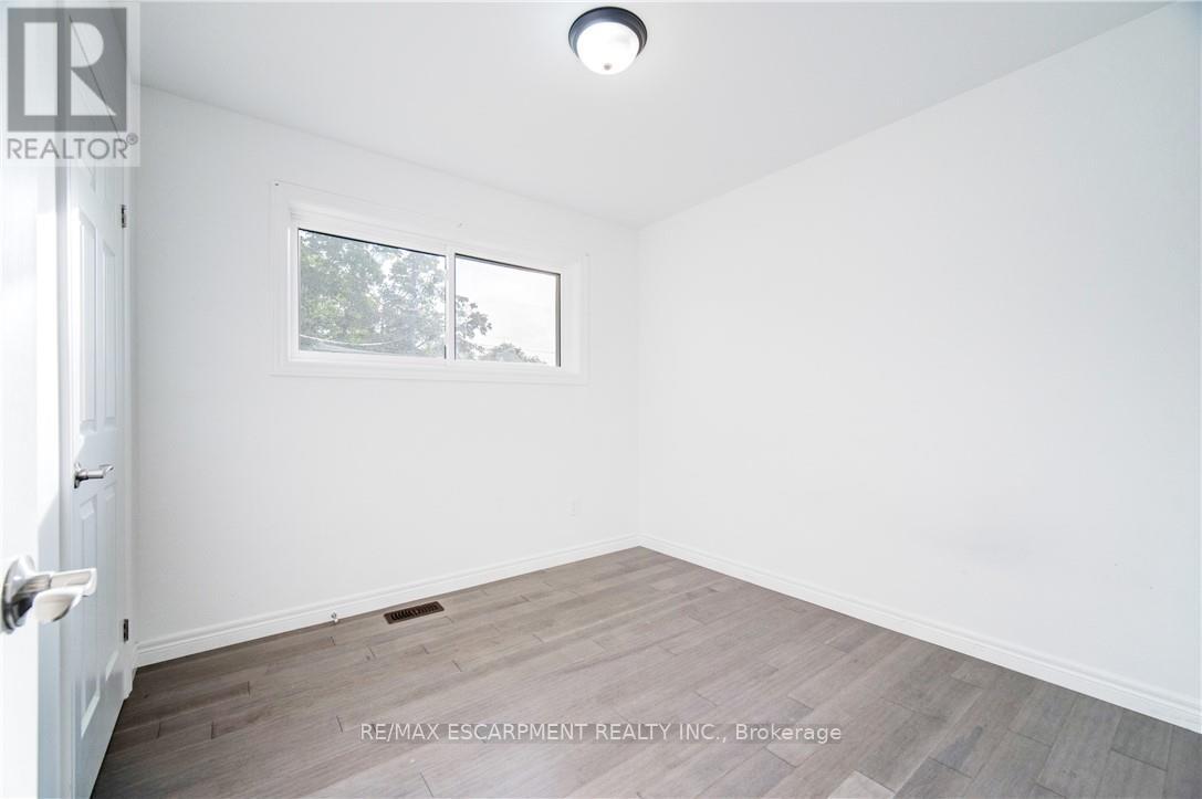 Photo 18 of 25 Patterson Drive, Brantford ON