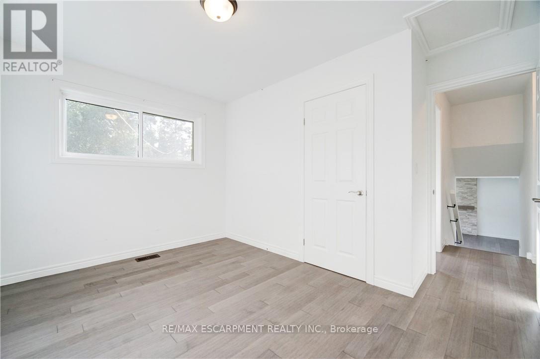 Photo 17 of 25 Patterson Drive, Brantford ON