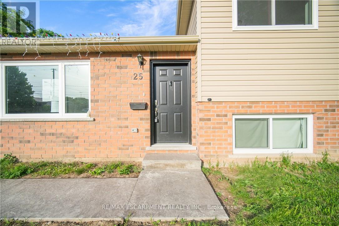Photo 3 of 25 Patterson Drive, Brantford ON