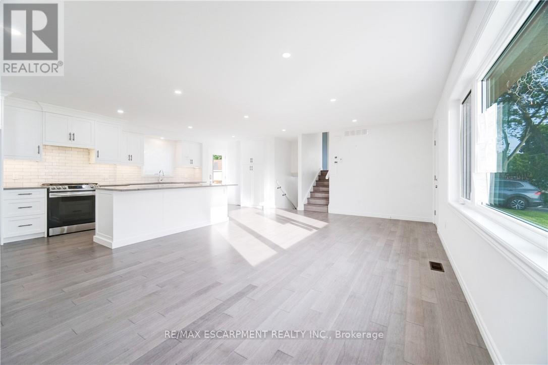 Photo 23 of 25 Patterson Drive, Brantford ON