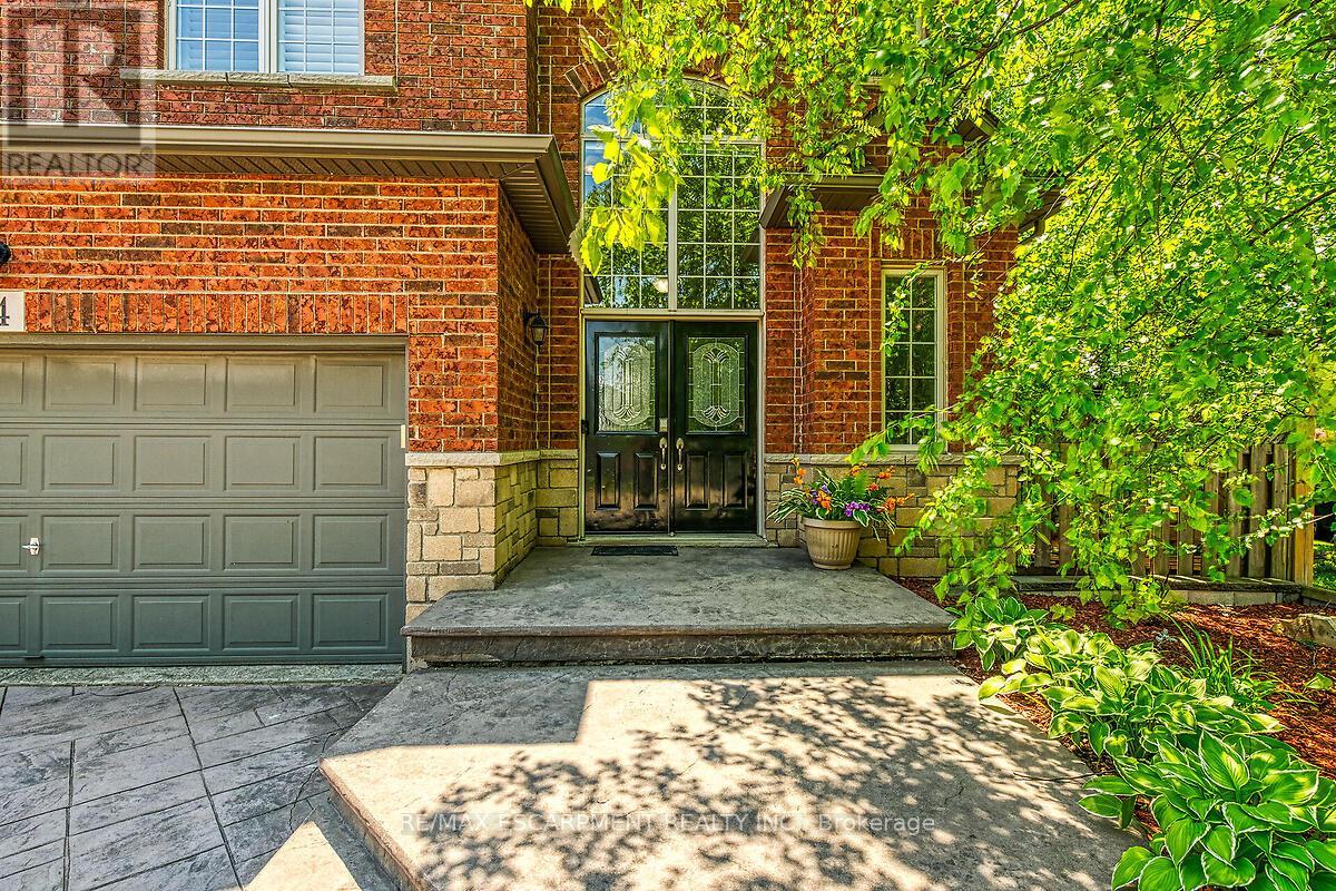 Photo 37 of 4 Moonstone Court, Hamilton ON