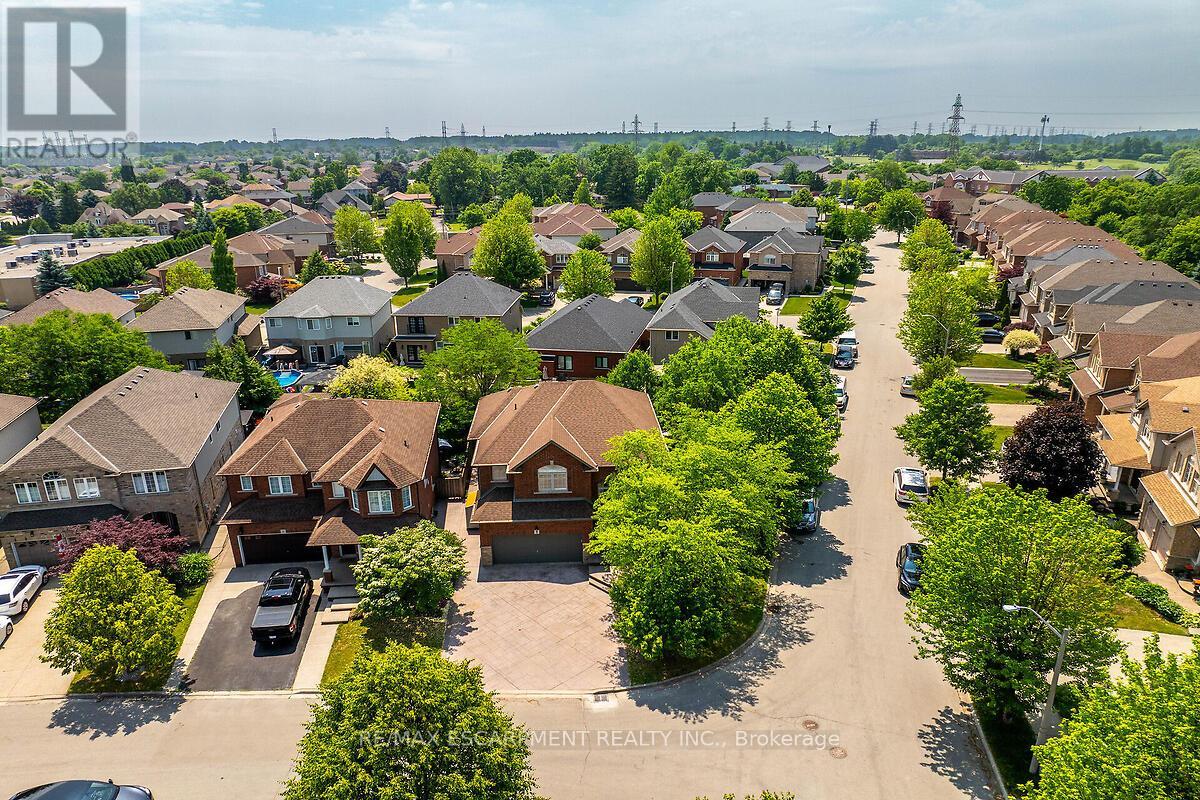 Photo 36 of 4 Moonstone Court, Hamilton ON