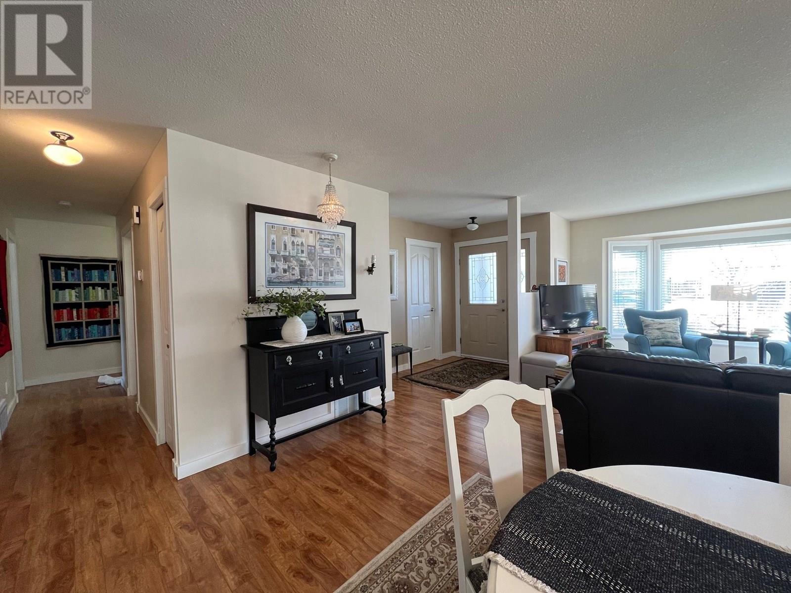 Photo 6 of 814 8 Avenue, Vernon BC