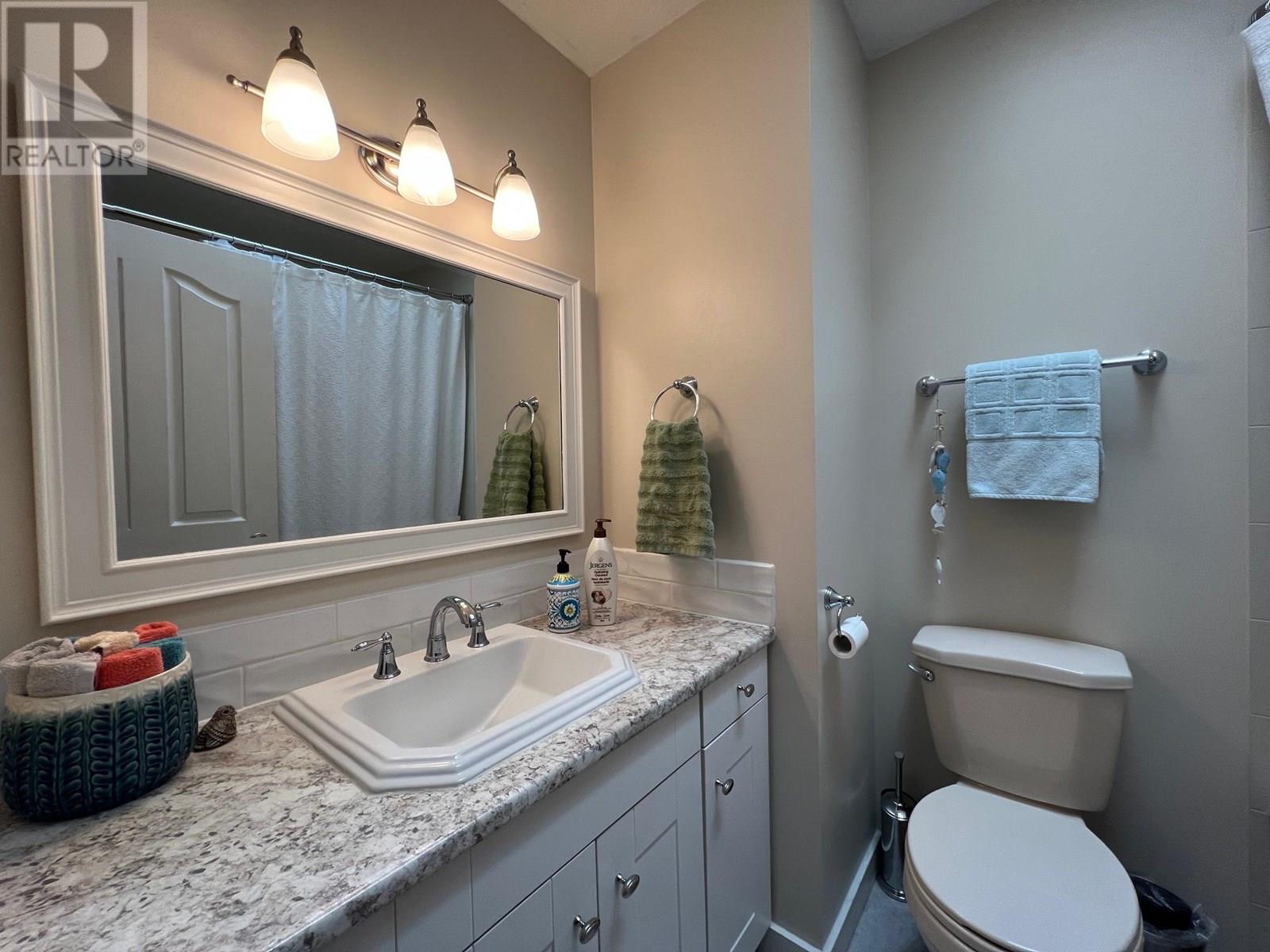 Photo 9 of 814 8 Avenue, Vernon BC