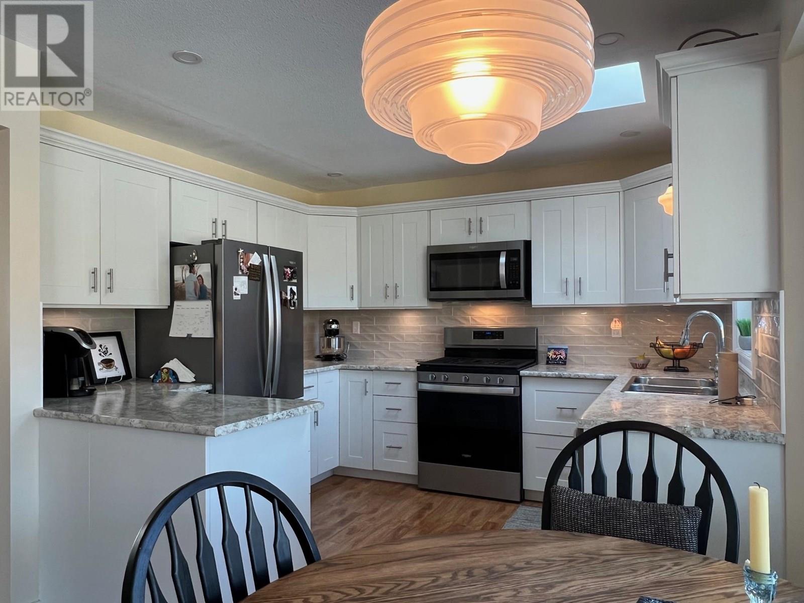 Photo 16 of 814 8 Avenue, Vernon BC