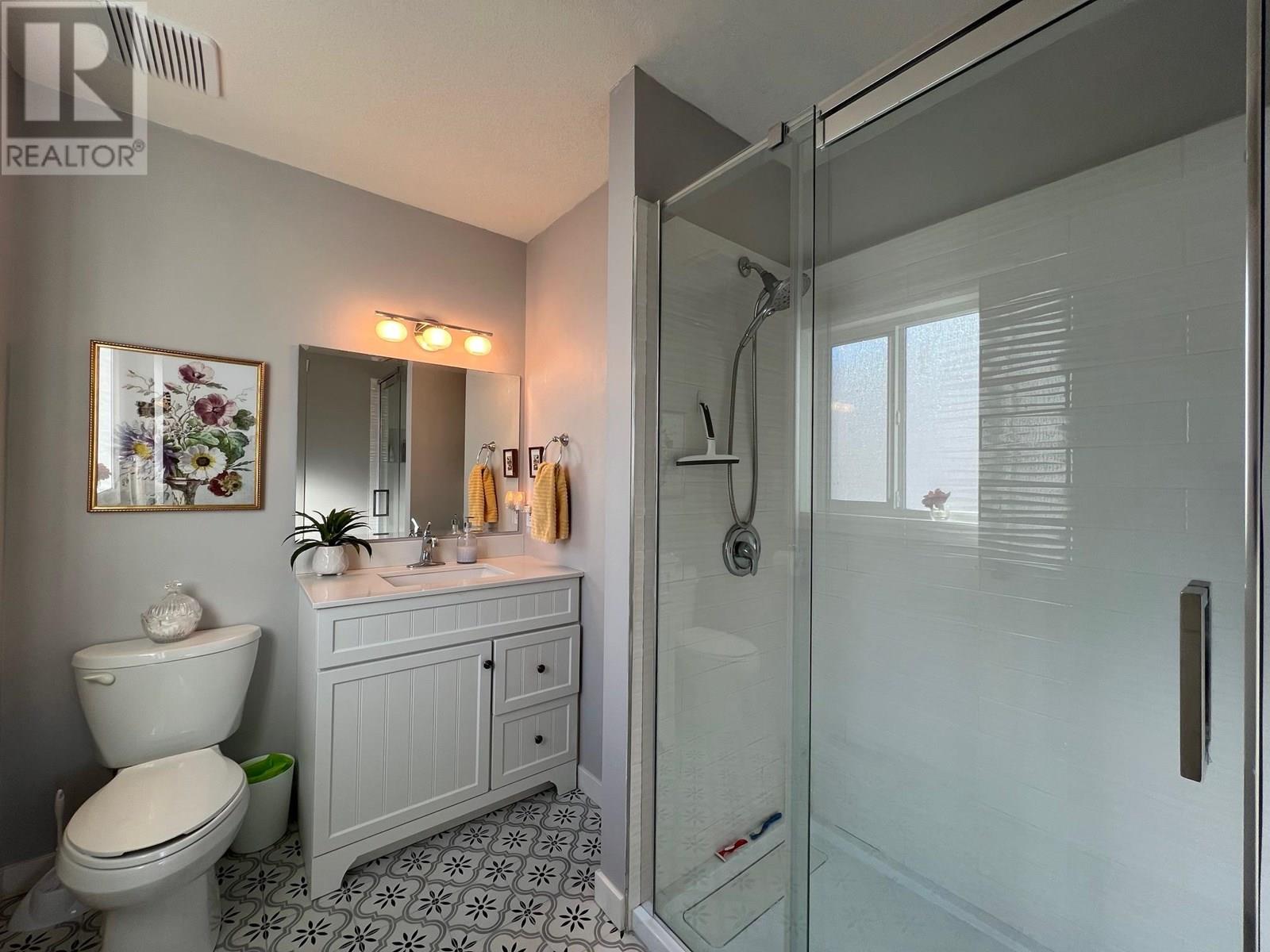 Photo 14 of 814 8 Avenue, Vernon BC