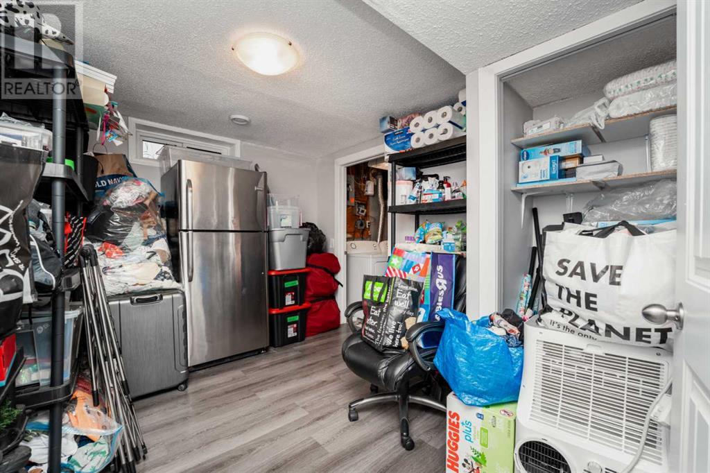 402 Pinehill Road NE, Calgary, Alberta