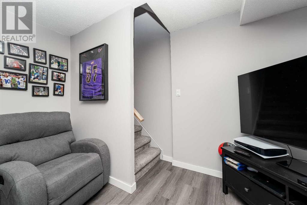 Single Family House for Sale in  Pinehill Road NE Pineridge Calgary 