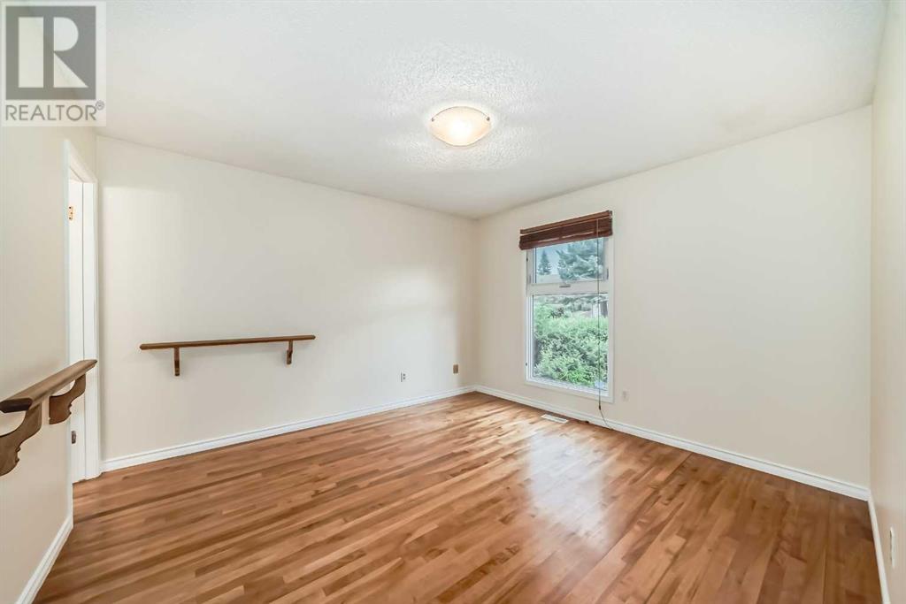 Single Family House Bungalow for Sale in  Dalhart Hill NW Dalhousie Calgary 
