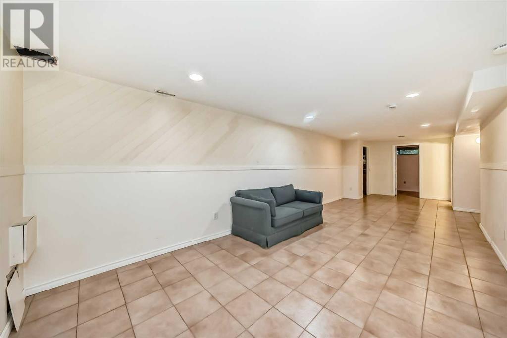 Single Family House Bungalow for Sale in  Dalhart Hill NW Dalhousie Calgary 