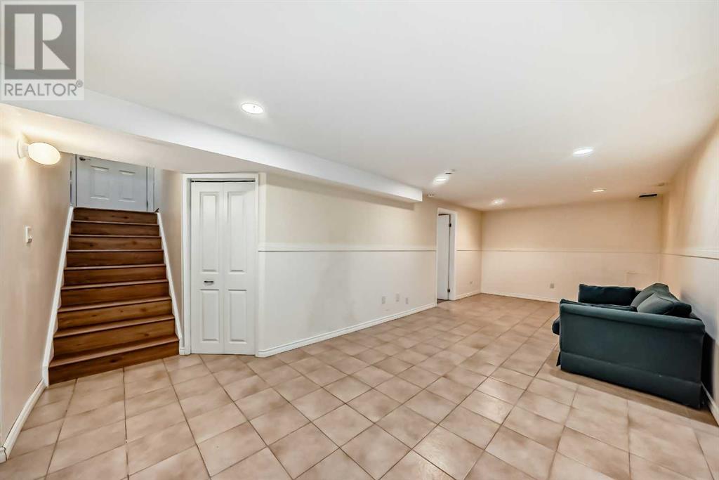 Single Family House Bungalow for Sale in  Dalhart Hill NW Dalhousie Calgary 