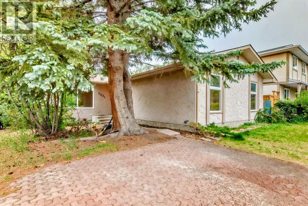 Single Family House Bungalow for Sale in  Dalhart Hill NW Dalhousie Calgary 