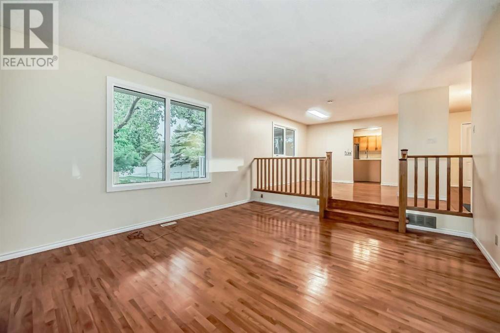 Single Family House Bungalow for Sale in  Dalhart Hill NW Dalhousie Calgary 