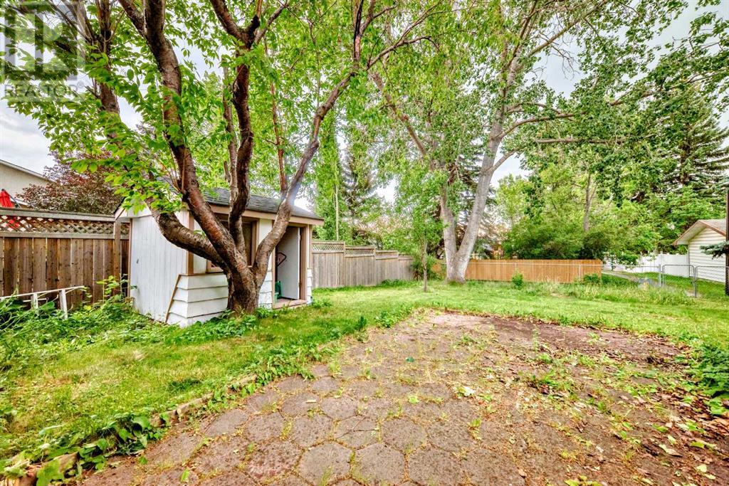 Single Family House Bungalow for Sale in  Dalhart Hill NW Dalhousie Calgary 