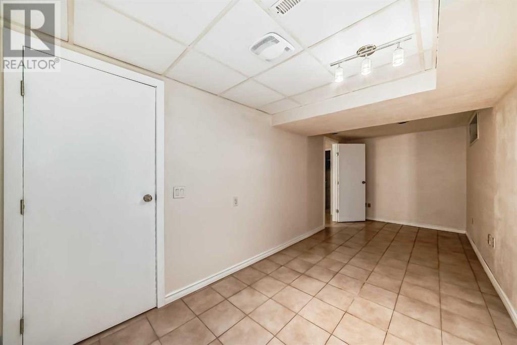 Single Family House Bungalow for Sale in  Dalhart Hill NW Dalhousie Calgary 