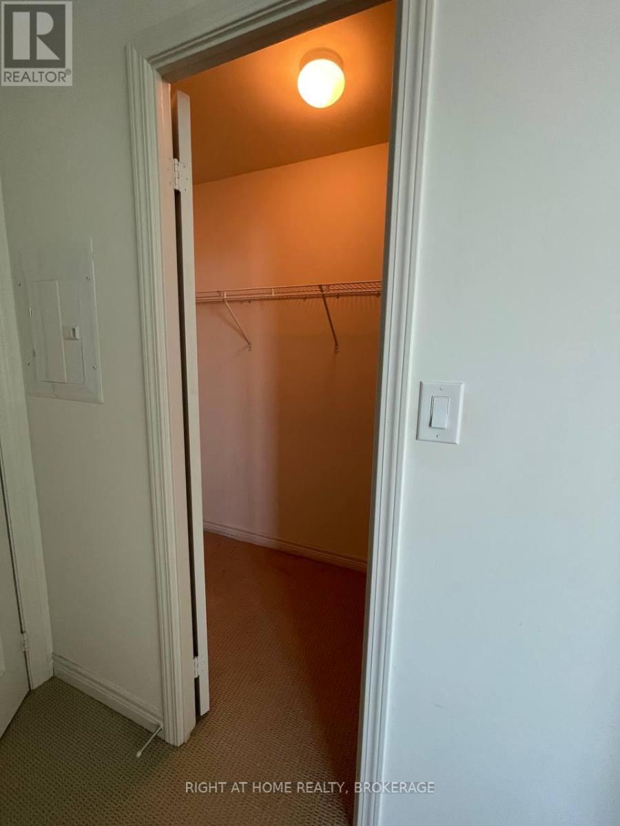 #PH101 208 ENFIELD PLACE - 37