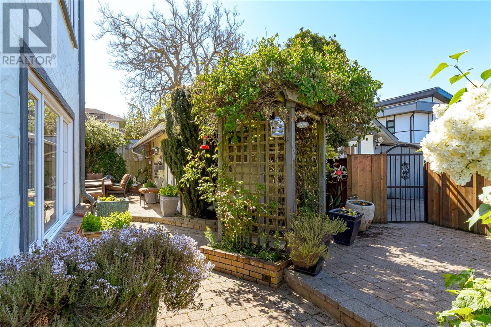 3872 CAREY RD - Image 40