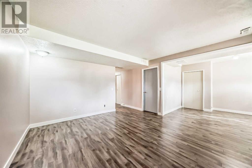 Single Family House Bi-level for Sale in   Street NW Dalhousie Calgary 