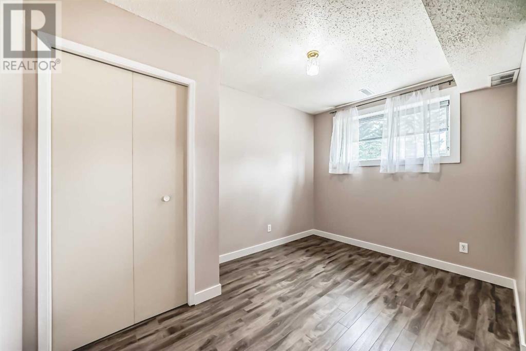Single Family House Bi-level for Sale in   Street NW Dalhousie Calgary 